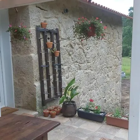 Apartamento Casa Rustica Con Y Regato Dentro Recien Rehabilitada Situada En El Entorno Del Parque Natural Monte Aloia Y Monte De San Antonino Proxima A Gondomar Y Playas De Nigran Tui