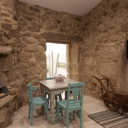 Apartamento Casa Rustica Con Y Regato Dentro Recien Rehabilitada Situada En El Entorno Del Parque Natural Monte Aloia Y Monte De San Antonino Proxima A Gondomar Y Playas De Nigran Tui