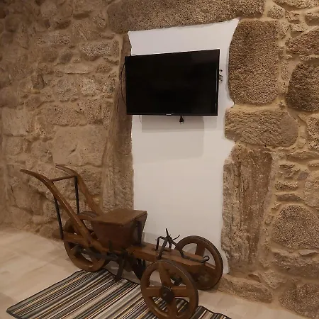 Casa Rustica Con Y Regato Dentro Recien Rehabilitada Situada En El Entorno Del Parque Natural Monte Aloia Y Monte De San Antonino Proxima A Gondomar Y Playas De Nigran Tui