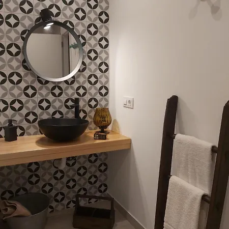 Apartamento Casa Rustica Con Y Regato Dentro Recien Rehabilitada Situada En El Entorno Del Parque Natural Monte Aloia Y Monte De San Antonino Proxima A Gondomar Y Playas De Nigran *