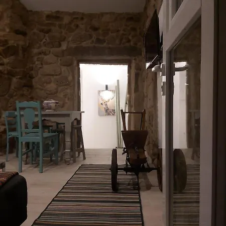 Casa Rustica Con Y Regato Dentro Recien Rehabilitada Situada En El Entorno Del Parque Natural Monte Aloia Y Monte De San Antonino Proxima A Gondomar Y Playas De Nigran Apartamento