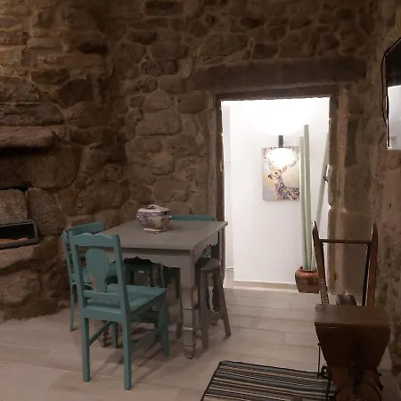Casa Rustica Con Y Regato Dentro Recien Rehabilitada Situada En El Entorno Del Parque Natural Monte Aloia Y Monte De San Antonino Proxima A Gondomar Y Playas De Nigran *