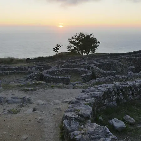 Casa Rustica Con Y Regato Dentro Recien Rehabilitada Situada En El Entorno Del Parque Natural Monte Aloia Y Monte De San Antonino Proxima A Gondomar Y Playas De Nigran Tui